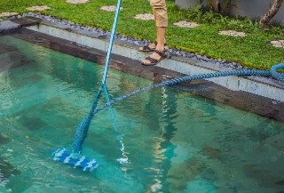 Limpeza e Manutenção de Piscinas